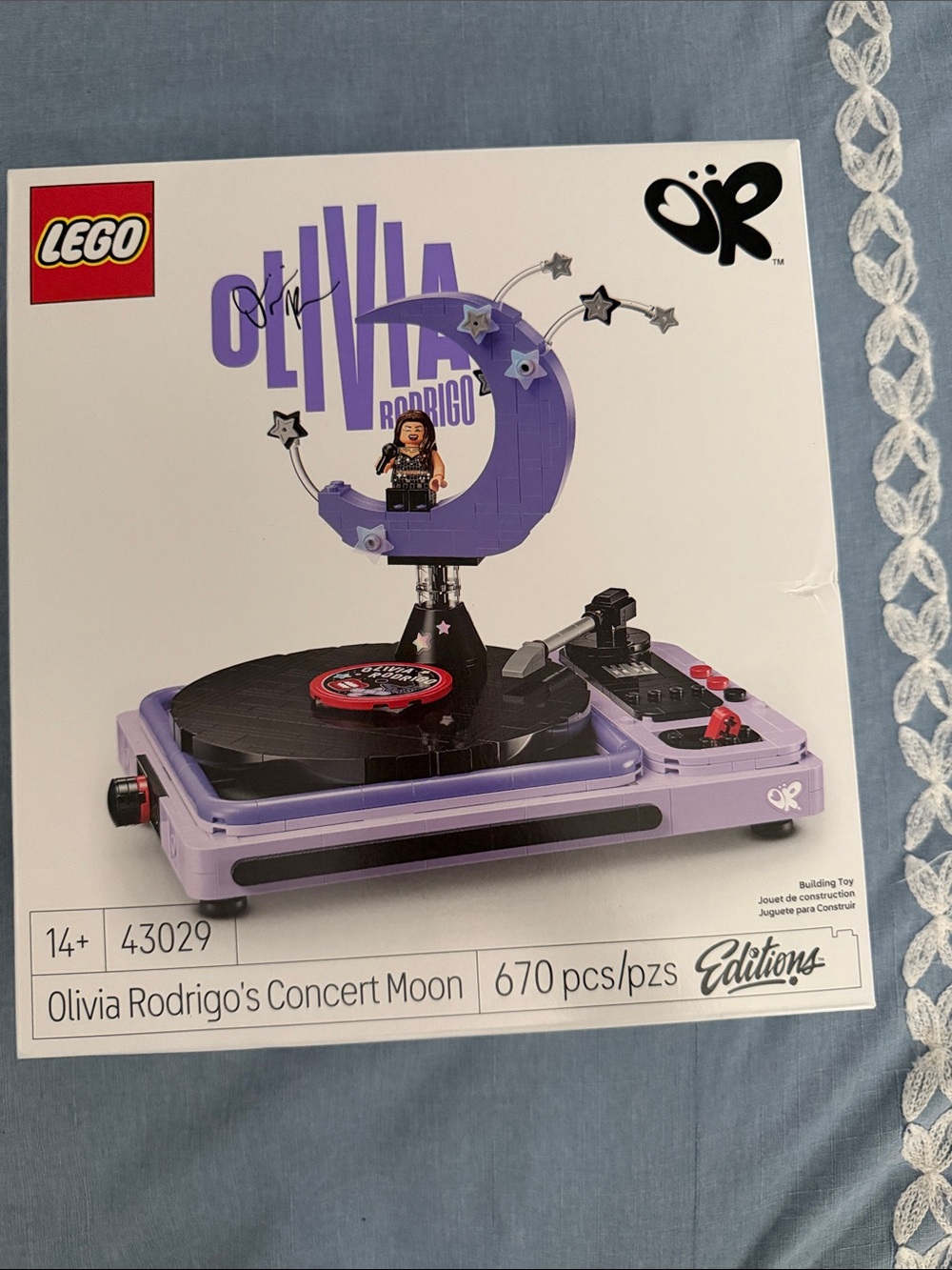 LEGO Olivia Rodrigo Concert Moon Playset - Purple and Black